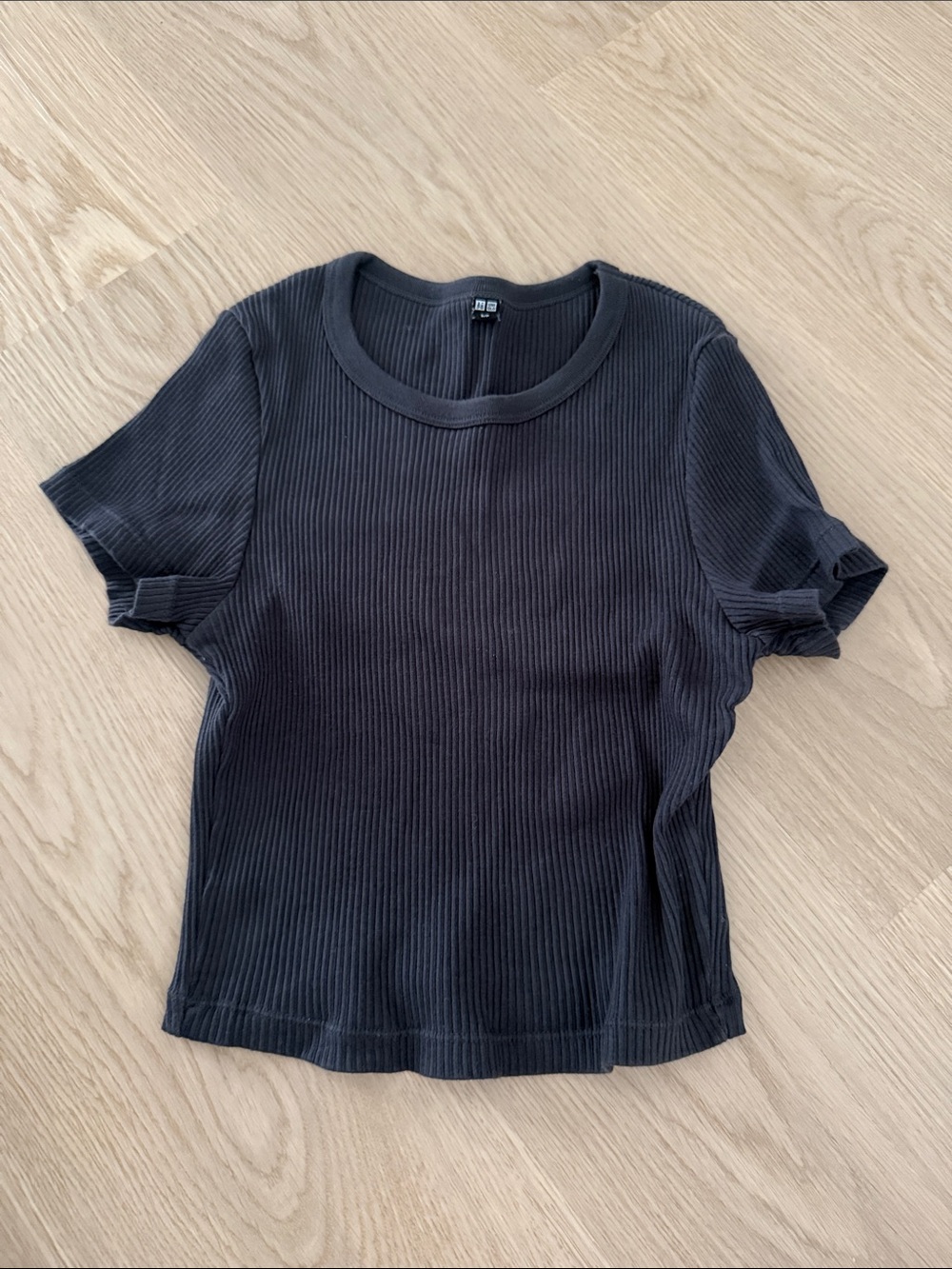 Uniqlo Dark Grey Ribbed Short Sleeve Top Small